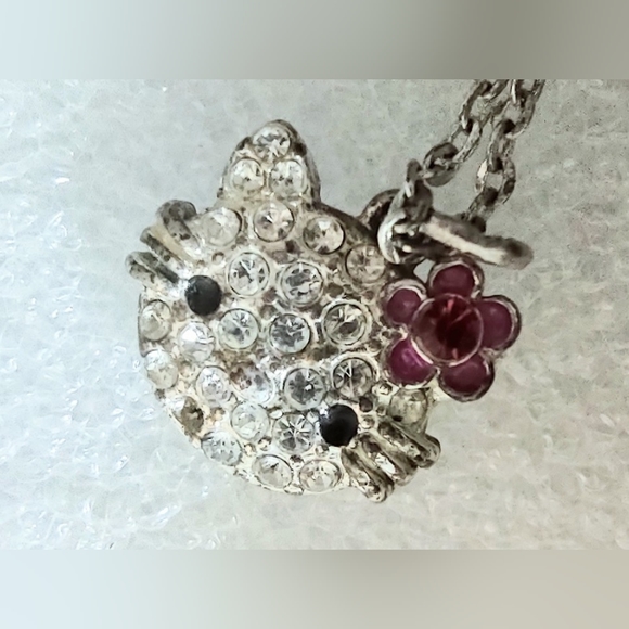 Hello Kitty Crystal Pendant - Picture 9 of 14